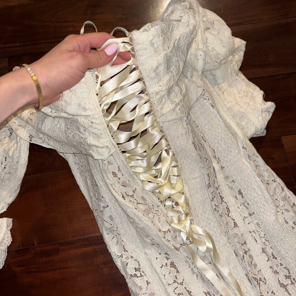 House of CB Cream Lace Long Sleeve Dress - Picture 6 of 8